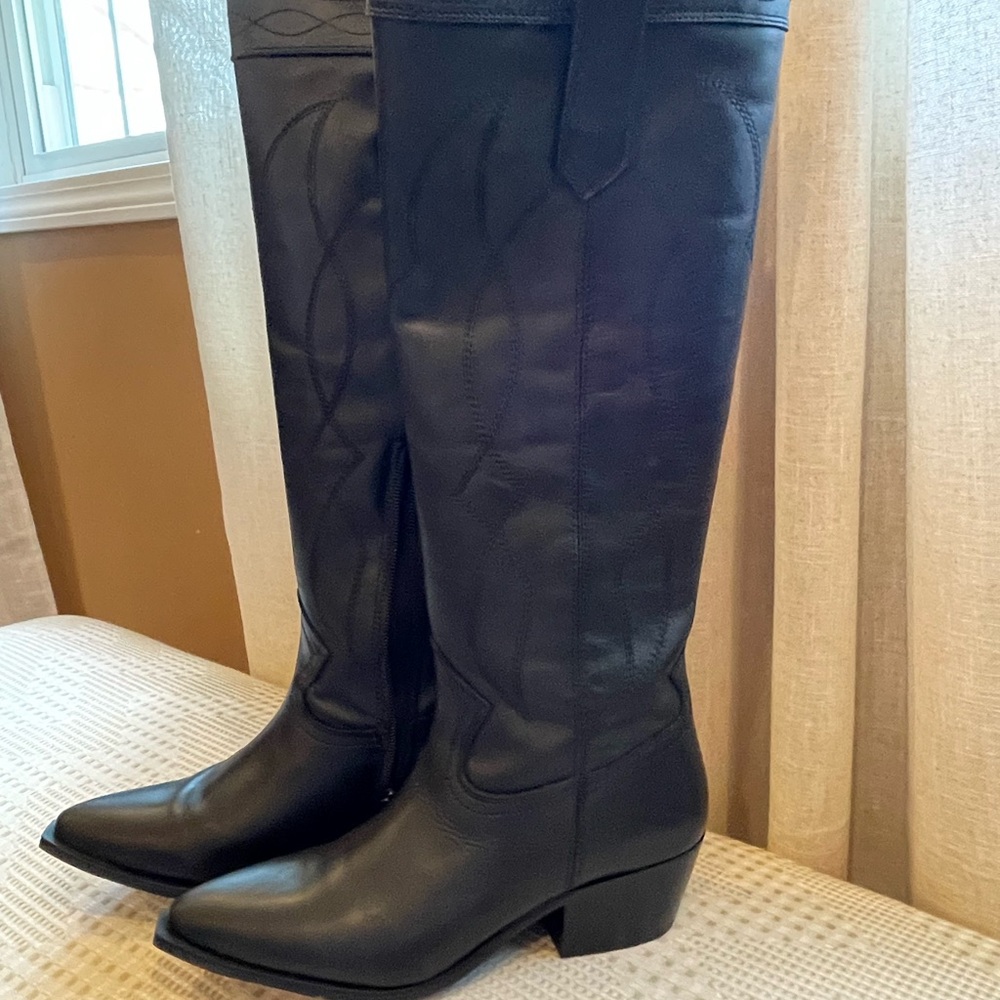 Steve Madden size 8 Frayda boots, nwt
